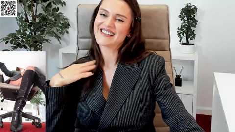 Media: legswattitude Chaturbate 2023-11-20 13:22:00
