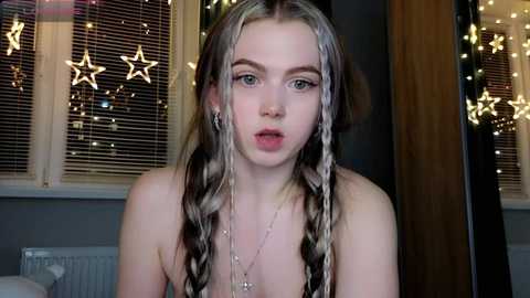 Media: small_blondee Chaturbate 2023-11-20 00:56:00
