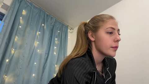 anna_ssweety @ chaturbate on 20231125