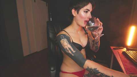 Media: aynmarie Chaturbate 2023-11-26 01:38:00