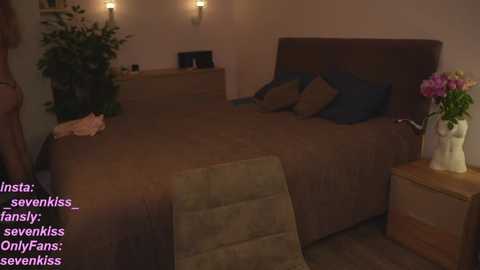 Media: your_kat Chaturbate 2023-11-27 20:26:00