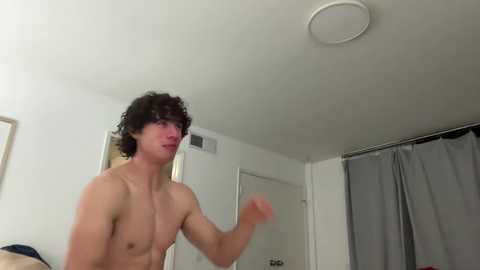 Media: itsevanwade Chaturbate 2023-12-05 02:15:00