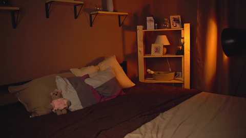Media: cuteelsa_ Chaturbate 2023-12-06 06:18:00