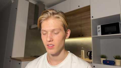 Media: skies_shine Chaturbate 2023-12-07 21:49:00