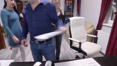 Media: cute00kiara Chaturbate 2023-12-08 16:52:00