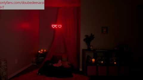Media: doubedeesarai Chaturbate 2023-12-08 03:46:00