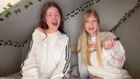 Media: eternal_infinite Chaturbate 2023-12-10 12:56:00