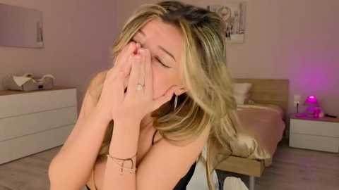 Media: lenamuti Chaturbate 2023-12-10 15:23:00