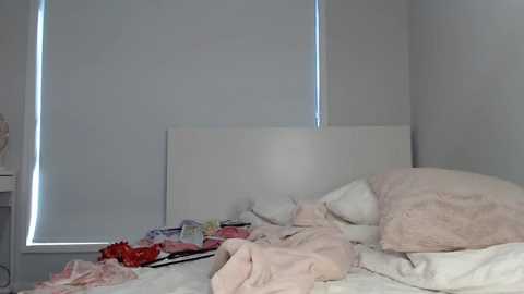 Media: itschanelxx Chaturbate 2023-12-11 04:55:00