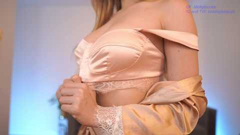 Media: newmollybrooke Chaturbate 2023-12-11 02:23:00