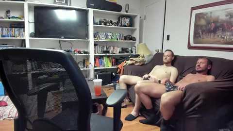 Media: hardworkertn Chaturbate 2023-12-12 18:02:00