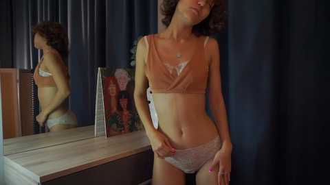 Media: lenaelisabeth Chaturbate 2023-12-12 02:17:00