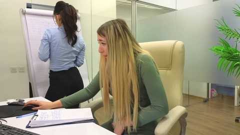 Media: babesgowild Chaturbate 2023-12-13 09:12:00