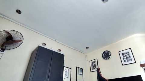 Media: xdreamangel Chaturbate 2023-12-13 05:22:00