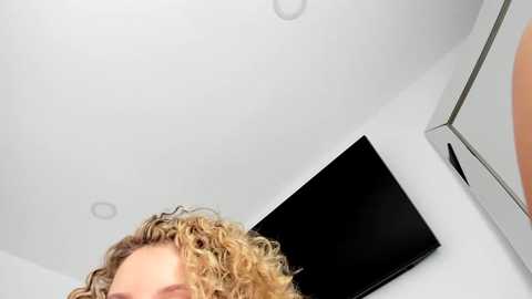 Media: theislandgirl Chaturbate 2023-12-14 19:56:00