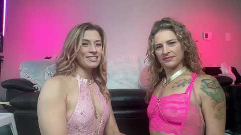 Media: saraloverays Chaturbate 2023-12-15 22:07:00