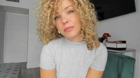 Media: theislandgirl Chaturbate 2023-12-15 16:03:00