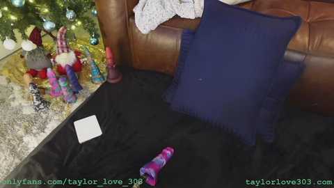 Media: taylor_love_303 Chaturbate 2023-12-16 12:41:00