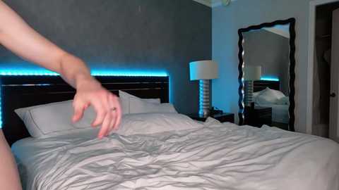 Media: ari_lovexo Chaturbate 2023-12-17 03:12:00
