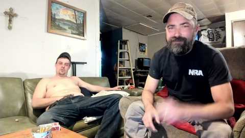 Media: hardworkertn Chaturbate 2023-12-17 18:50:00