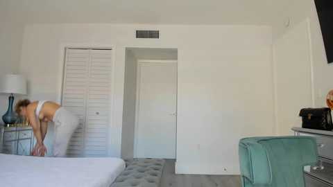 Media: theislandgirl Chaturbate 2023-12-17 20:50:00