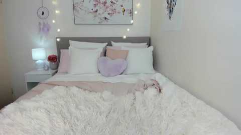 Media: xolunarae Chaturbate 2023-12-17 15:54:00