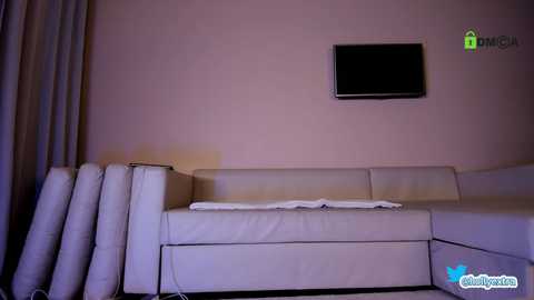 Media: hollyextra Chaturbate 2023-12-18 17:06:00