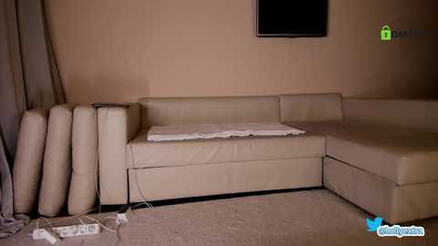 Media: hollyextra Chaturbate 2023-12-18 20:00:00