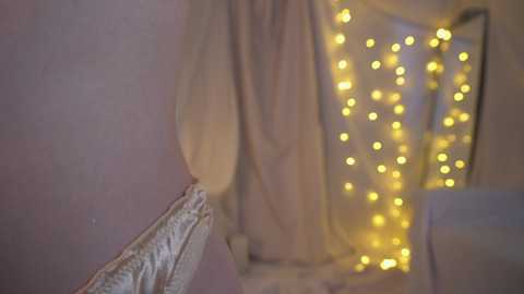 Media: kateuwugirl Chaturbate 2023-12-18 10:40:00
