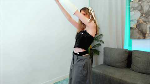 Media: little_anitta Chaturbate 2023-12-18 21:27:00