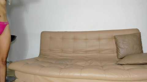 Media: loving_ladiess Chaturbate 2023-12-18 16:20:00
