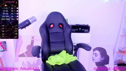 Media: thecosmicgirl Chaturbate 2023-12-18 15:47:00