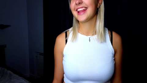 Media: beverly_hillls Chaturbate 2023-12-19 09:17:00