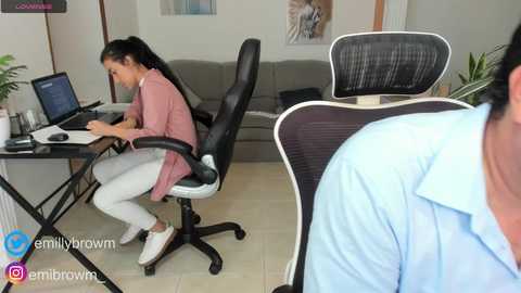 Media: emillybrowm Chaturbate 2023-12-19 14:41:00