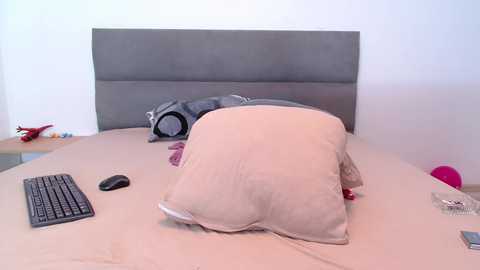 Media: lexy_sweet Chaturbate 2023-12-19 03:12:00