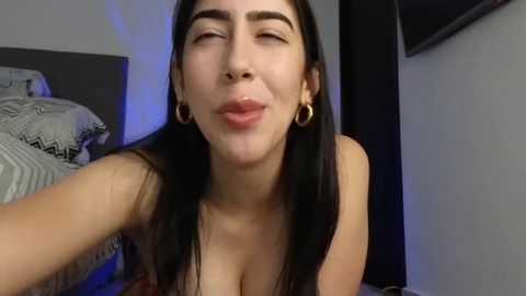 Media: _gummies15 Chaturbate 2023-12-20 02:10:00
