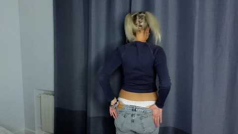 Media: beverly_hillls Chaturbate 2023-12-21 09:46:00
