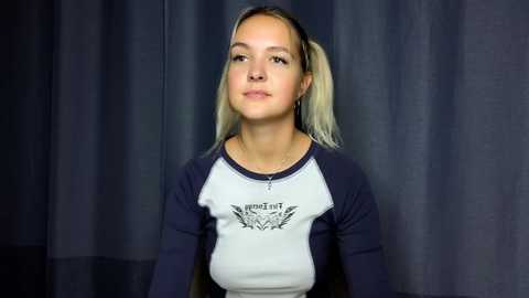 Media: beverly_hillls Chaturbate 2023-12-21 09:50:00