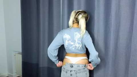 Media: beverly_hillls Chaturbate 2023-12-21 16:58:00