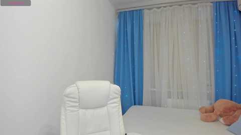 Media: emmika_ Chaturbate 2023-12-21 06:44:00