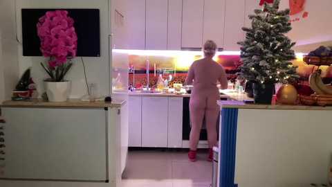 Media: kiradivine Chaturbate 2023-12-22 15:54:00