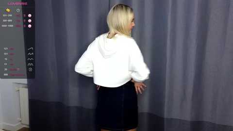 Media: beverly_hillls Chaturbate 2023-12-23 16:12:00