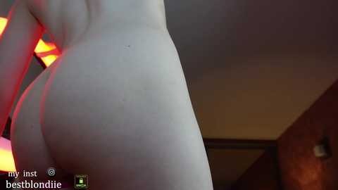 Media: bestblondiiecb Chaturbate 2023-12-25 18:17:00