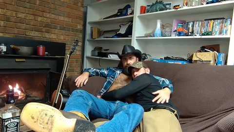 Media: hardworkertn Chaturbate 2023-12-25 03:13:00
