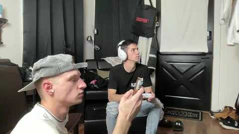 Media: trystoph Chaturbate 2023-12-25 01:08:00