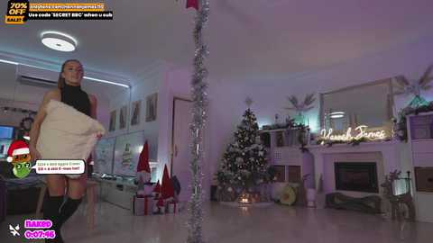 Media: hannahjames710 Chaturbate 2023-12-26 18:33:00