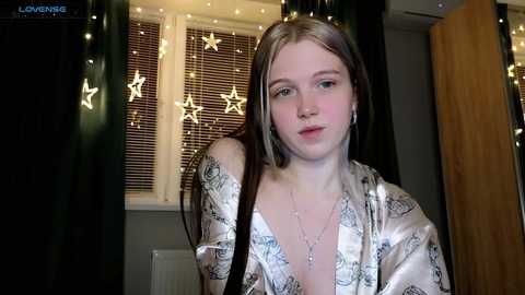 Media: small_blondee Chaturbate 2023-12-26 21:34:00