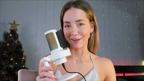 Media: emmi_rosee Chaturbate 2023-12-28 15:43:00