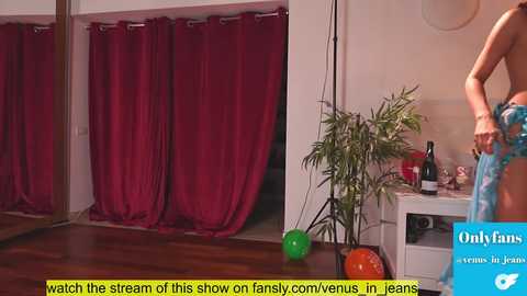 Media: venus_in_jeans Chaturbate 2023-12-28 16:20:00