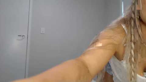 Media: itschanelxx Chaturbate 2023-12-29 03:12:00